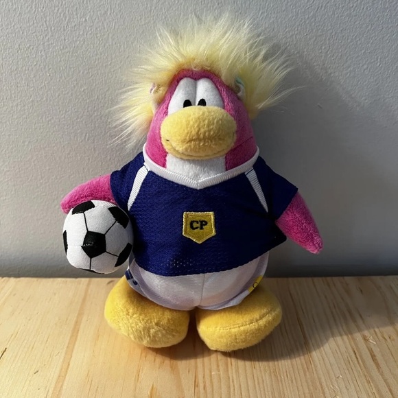 Disney Club Penguin Team Blue Soccer Player Collectible Plush 7" Pink Girl - Picture 1 of 3